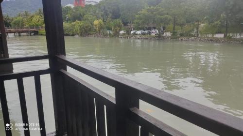 Villa Dalam Laut 533