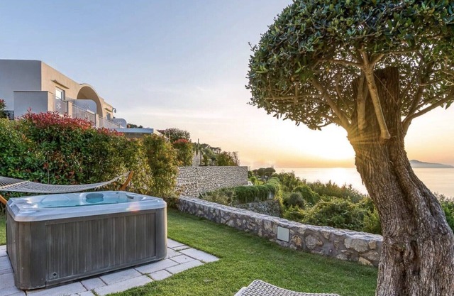Villa DAlessandro Carmela, private apartment and private hot jacuzzi