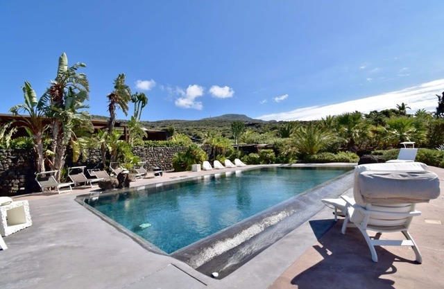 Villa Dammuso Delle solo isole for rent in Pantelleria