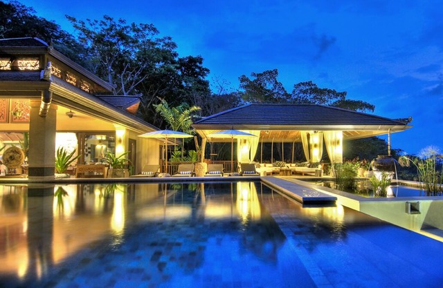 Villa de Agua: Luxuriöse balinesische Villa mit Meerblick und 4 Hauptschlafzimmern!