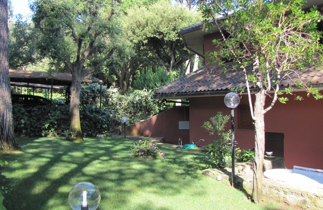 Vier-Familien-Villa mit Garten im Herzen des Pinienwaldes