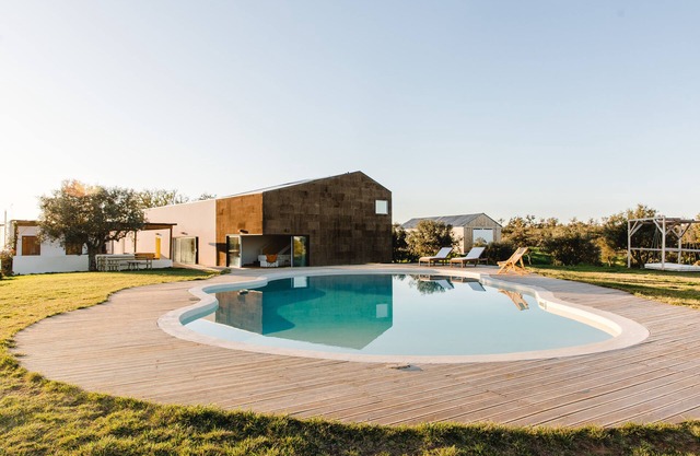 Villa de Luxo Isolada no Alentejo Rural com Piscina e Jardins Privados