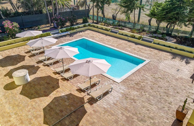 Villa Dean: Private Pool | For Families | AC & WI-FI | Near Golf Course