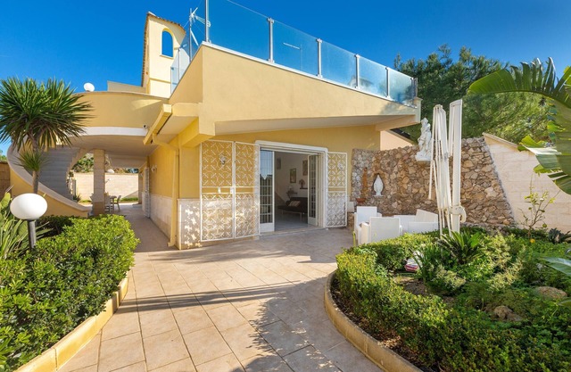2536 Villa degli Eucalipti by BarbarHouse