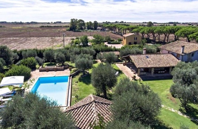 Villa Degli Ulivi tuscan casale with p/pool and olives garden