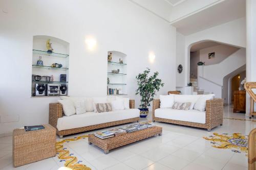 Villa dei Limoni con terrazza e discesa a mare