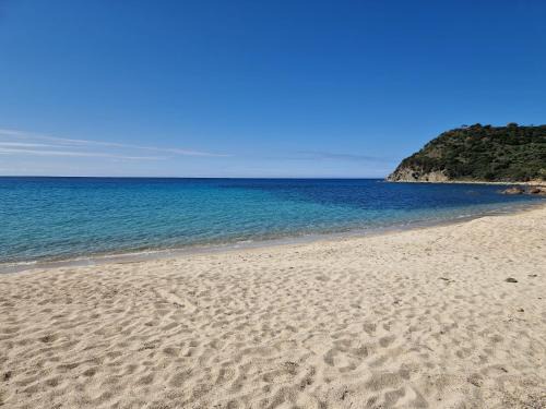 Villa dei Pirati, sulla spiaggia di Campus