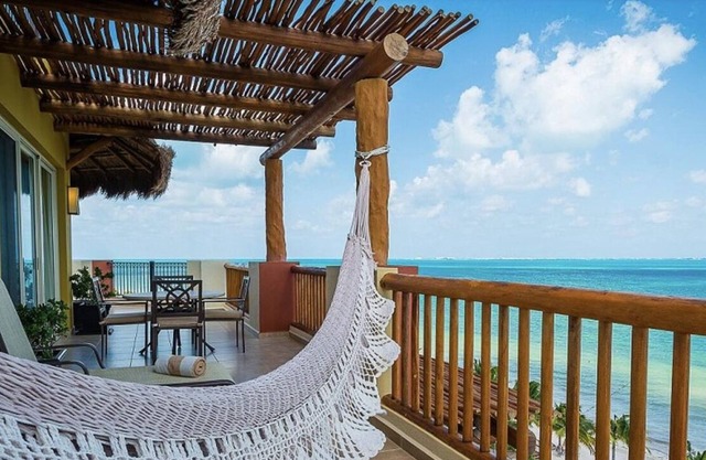 Villa Del Palmar, Luxurious 3 Bedroom, 4 Bt suite w/ amazing Oceanfront view!