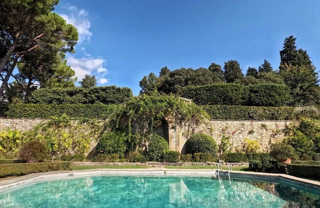 Villa del Sangallo in the midst of Tuscan vineyards 20 minutes from Florence