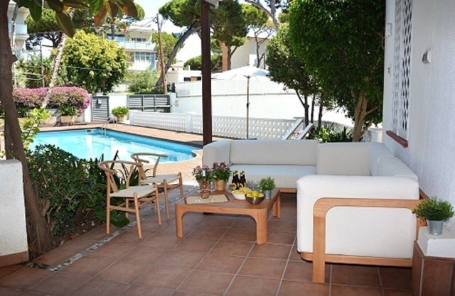 Villa del Sol. 130 meters from the beach. Renovated. 15 minutes from Barcelona