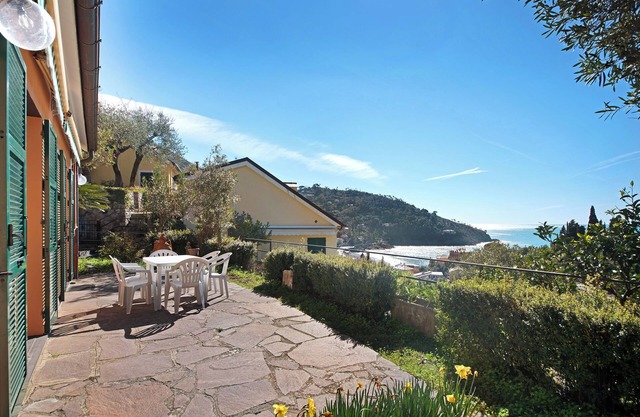"Villa Del Sole" mit Meerblick, Garten und Terrasse