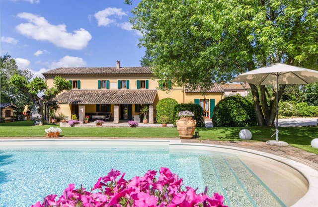 Villa delle Vigne, Villa mit breiten Garten und Pool, in der Nähe der Adriaküste