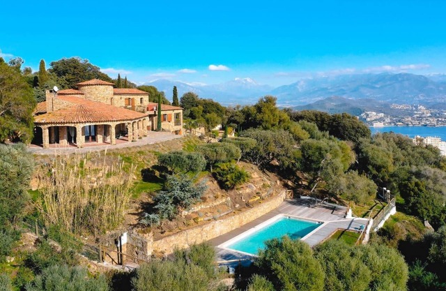 Villa Deluxe, Exceptional Villa on the hills above Ajaccio