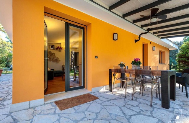 Villa 'Dependance' mit Gemeinschaftspool, Wi-Fi und Klimaanlage