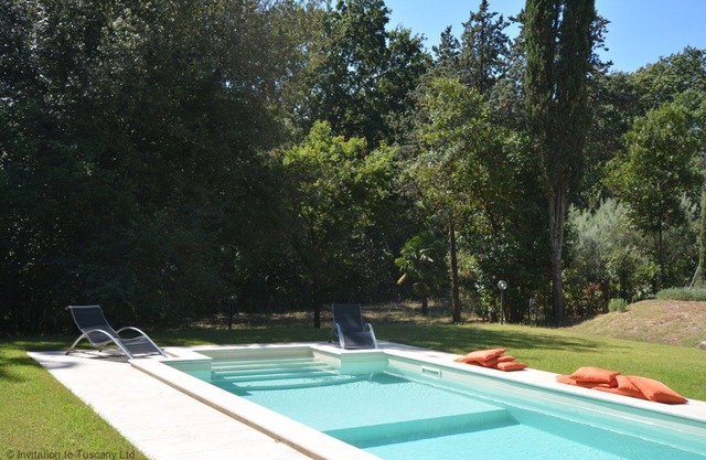 Villa di Mezzo - sleeps 8 guests in 4 bedrooms