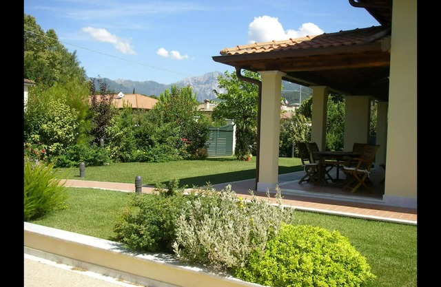 Villa Dodi - villa with garden located between Pietrasanta & Versilia beaches