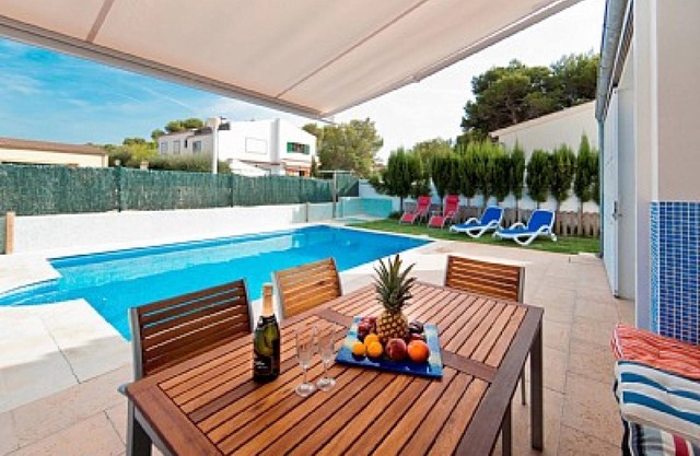 Villa DOMUS GENTI. Chalet mit BBQ & privater Pool. Sehr beliebt - sehr nah vom Strand - Kostenloses WLAN