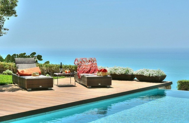 Villa Donzella, fully refundable with voucher*: An elegant and welcoming apartment that is part of a villa which faces the sun and the sea, with Free WI-FI.