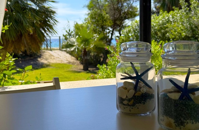 Villa Dorata: large garden and direct beach access