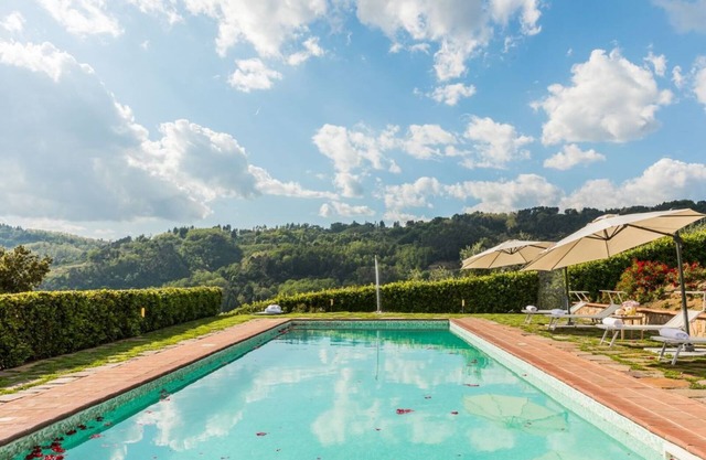 Ruhige Luxusvilla mit privatem Pool in der Toskana, umgeben von viel Grün