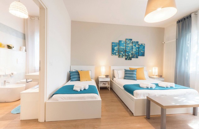 VILLA DUE GIARDINI Appartamento tre camere da letto ciascuna con bagno privato