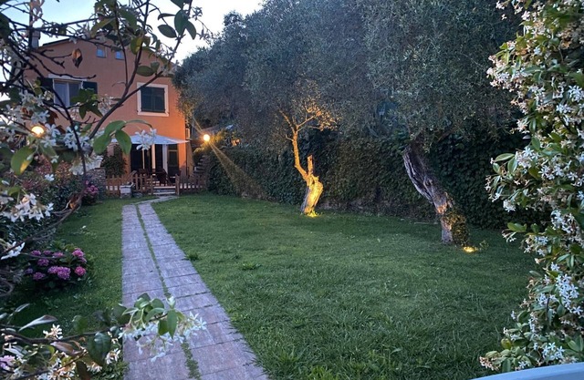 Villa 'Due Ulivi' mit privater Terrasse, privatem Garten und Wi-Fi