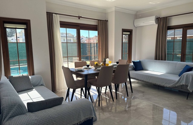 Villa DuoTone - 3 Bedroom Villa with Private Pool and Garden
