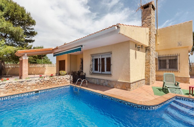 Villa 'El Carmoli' mit Meerblick, Privatem Pool und Klimaanlage
