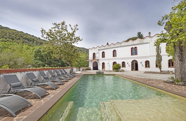 Villa 'El Cortijo' con vistas a la montaña, piscina, jardín, terraza y Wi-Fi