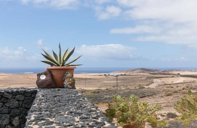 Villa El Jable, a holiday home and a B&B in the unbeatable nature of Lanzarote