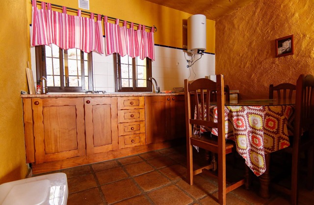 Villa 'El Viejo Castaño 4' con vistas a la montaña, Wi-Fi y aire acondicionado