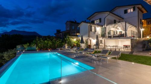 VILLA ELENA 9&1, Emma Villas