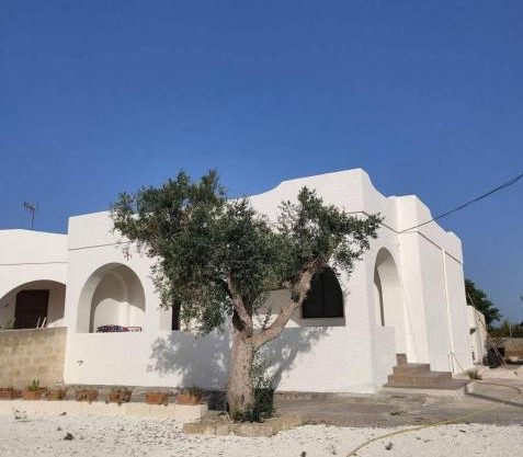 Villa Ella indipendente con 3 camere da letto giardino e parcheggio privato