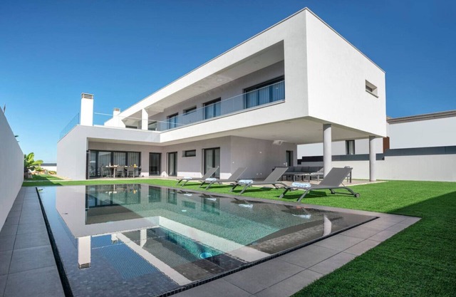 Villa Emma - Luxus 5 Schlafzimmer Villa Alvor Pool und Jacuzzi