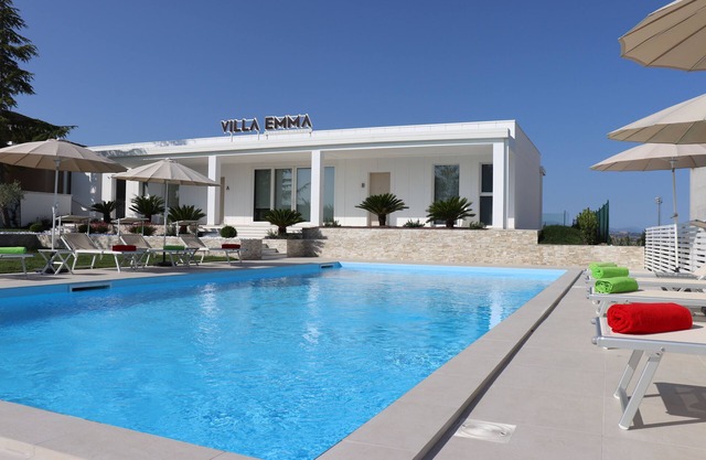 Villa Emma, ​​privater Pool, 6 Schlafzimmer, nahe dem Meer, für 16 Personen