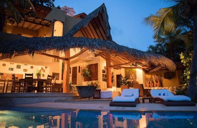 Personalisierter Fünf-Sterne-Service in einer luxuriösen Villa am Meer in Puerto Mio