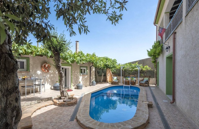 Villa Endeavour mit Bergblick, Pool & WLAN