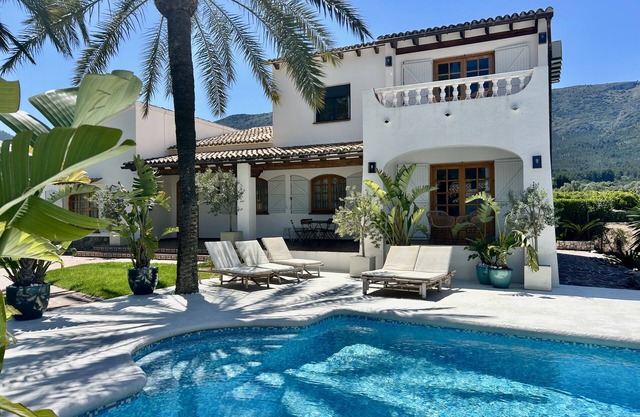 Villa Enri · Pool Jacuzzi · Optionales Gästehaus