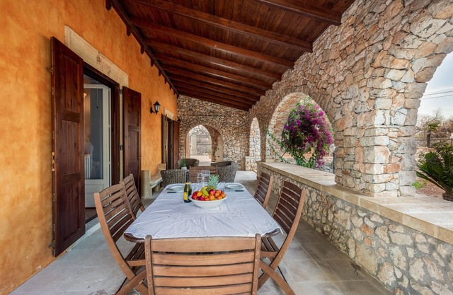 'Villa Ermy Tre' in Meeresnähe mit Pool und WLAN