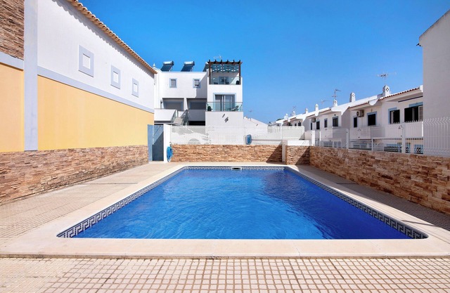 Villa 'Essence Of Grey' mit privater Terrasse mit Blick auf das Meer, Wi-Fi und Klimaanlage