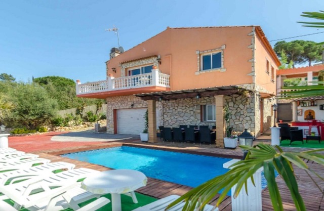 VILLA ESTRELLA PRIVATE POOL AND COMFORT 5Kms. DE LLORET DE MAR