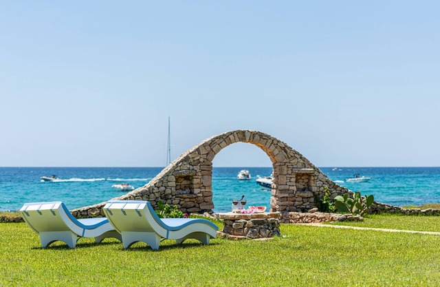 Sconto 30% 1 Agosto - 12 Agosto ! Stupenda villa con piscina sul mare.