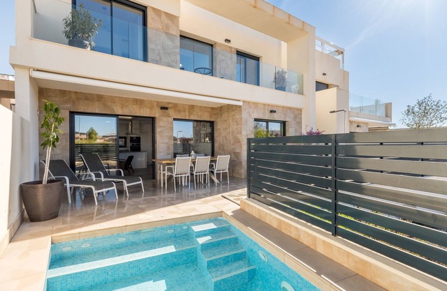 Villa 'Exclusive Modern' mit Seeblick, WLAN und Klimaanlage