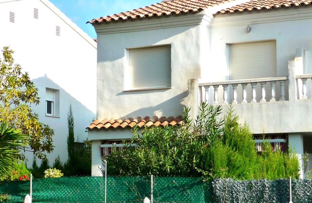 VILLA F4. IN RESIDENCE MIT SCHWIMMBAD, 5 MIN. VOM STRAND UND ZENTRUM ENTFERNT