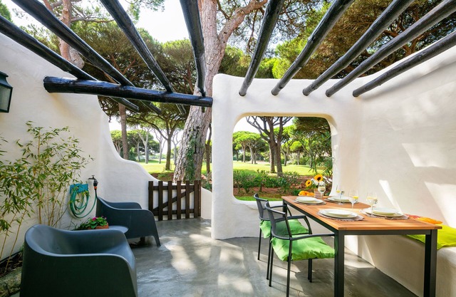 Villa mit Blick auf Golf mit viel Komfort und 5 Minuten vom Strand entfernt