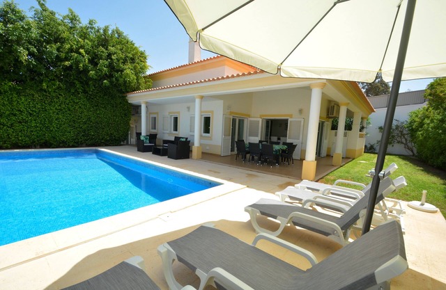 Villa falesia - 5 mn Walking from Falésia Beach - private garden and pool