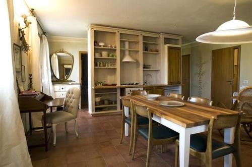 Gemütliche Ferienwohnung in Volterra mit Gemeinsamem Garten