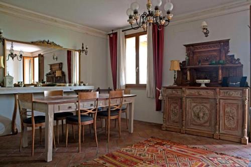 Elegante Wohnung in Volterra mit Garten, Grill und Terrasse