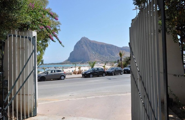 Villa Faro sea front and private garden