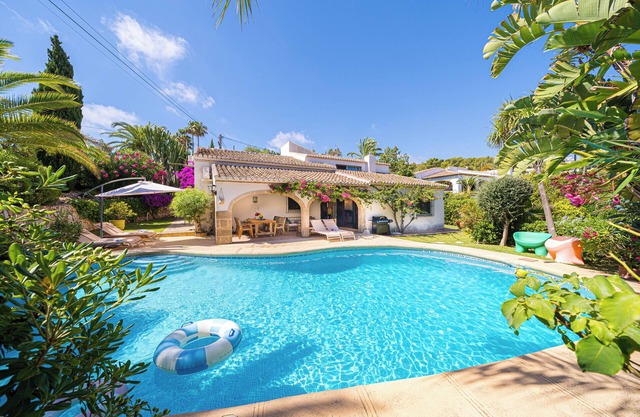 Villa Fave, Einfamilienhaus mit 6 Schlafzimmern und 4 Bädern in einem Wohngebiet